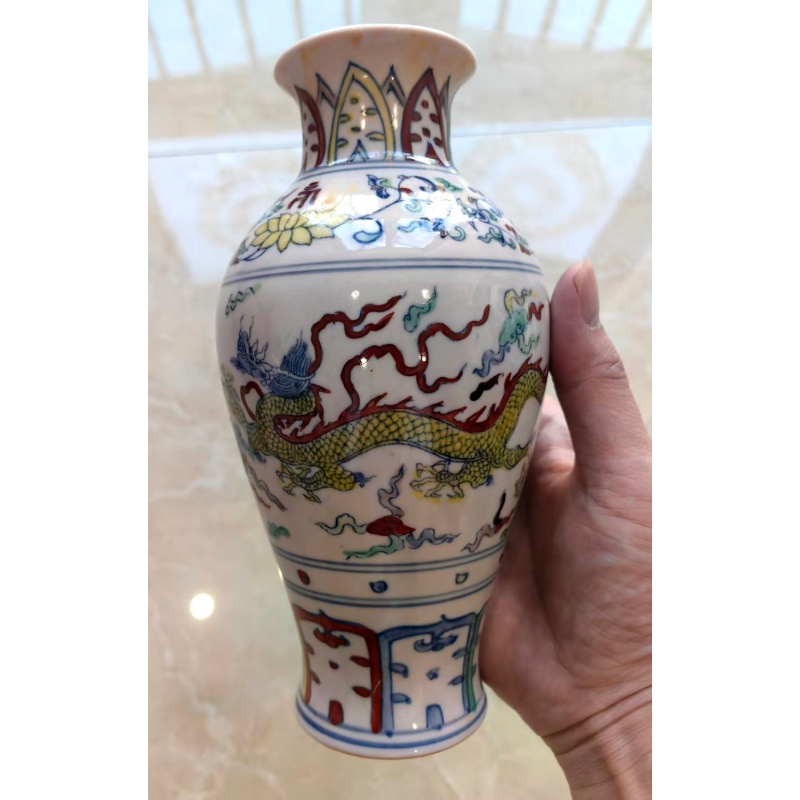 彩绘龙纹瓷瓶AB0410