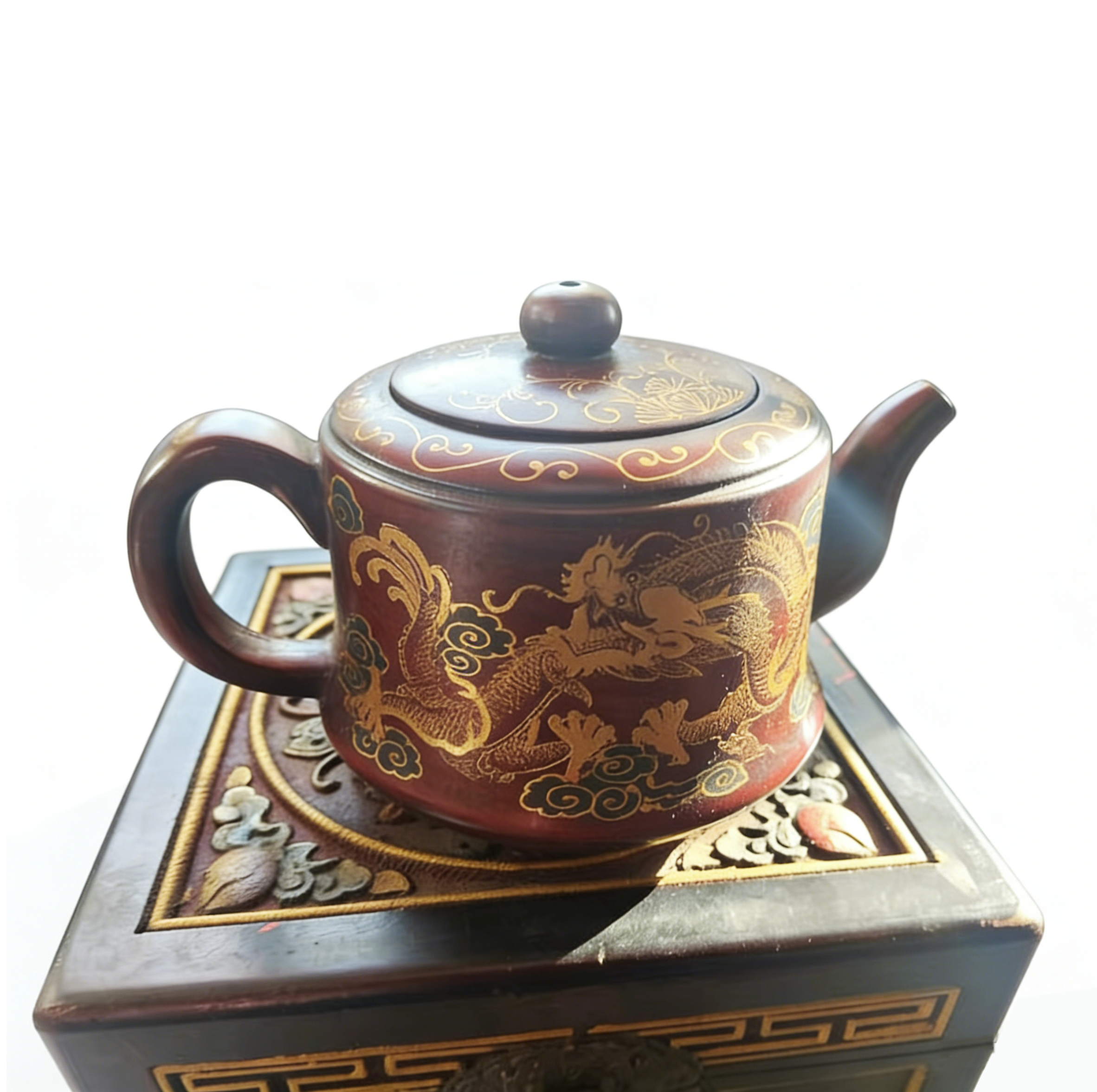 清乾隆描金加彩双龙缠枝莲纹紫砂壶AD0052