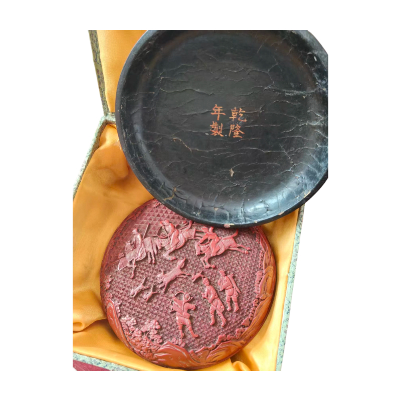 清乾隆双面雕狩猎图漆器捧盒AC1384