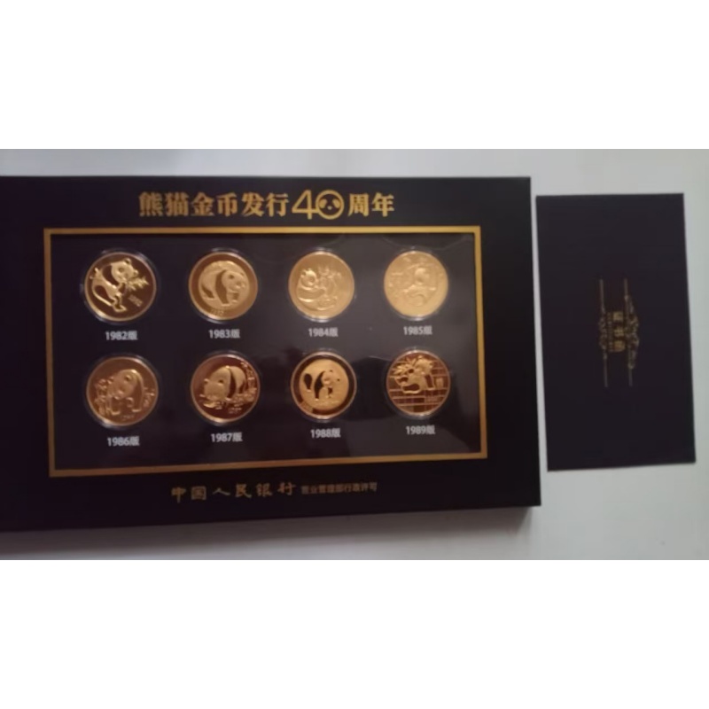 熊猫金币发行40周年纪念章套装AD8132