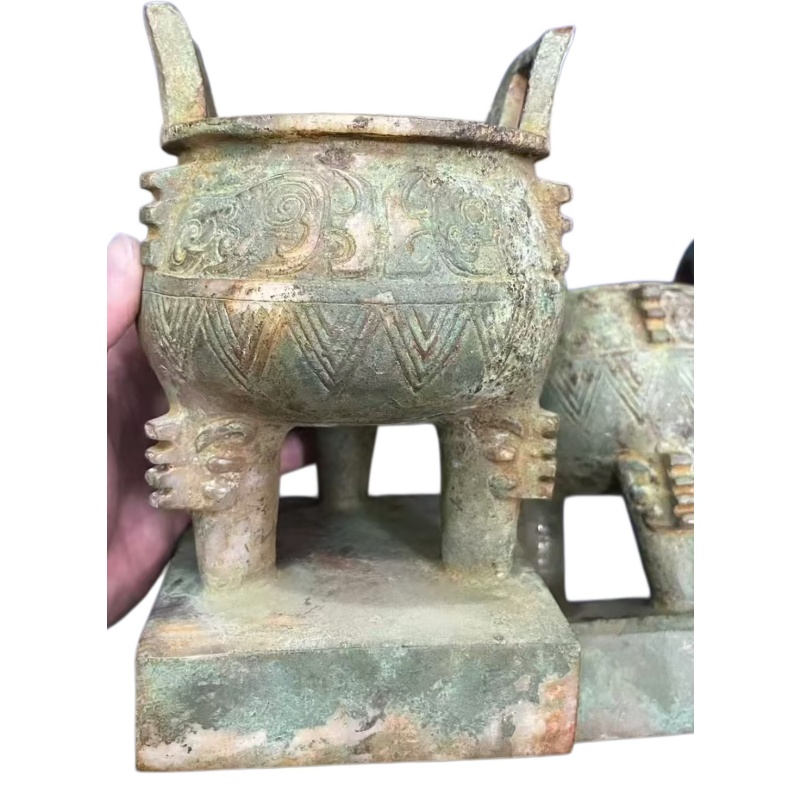 羊脂玉三足鼎AG1863