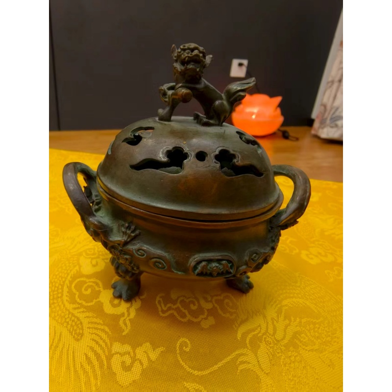 狮钮镂空三足双耳铜熏炉AB5141