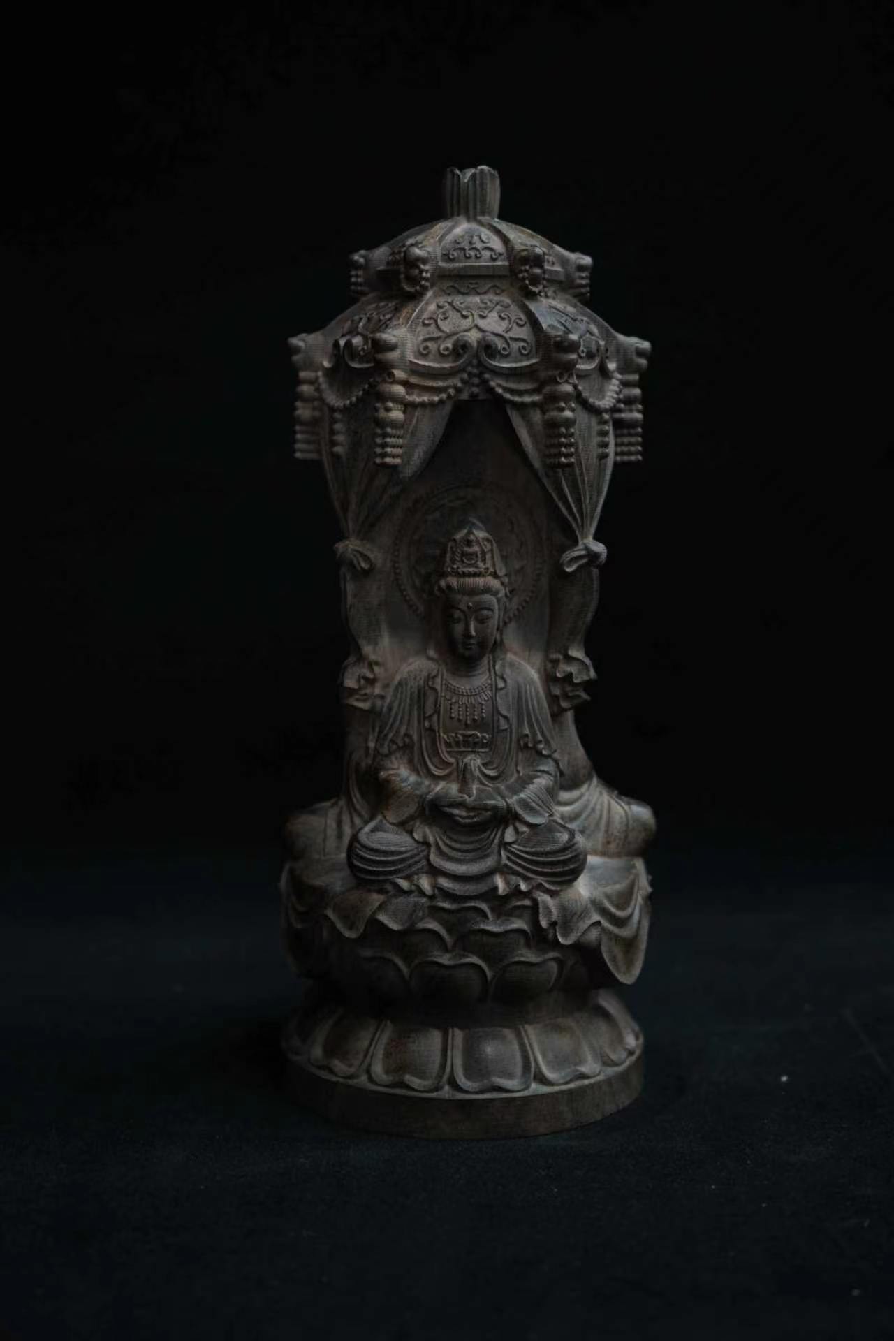 沉香佛造像