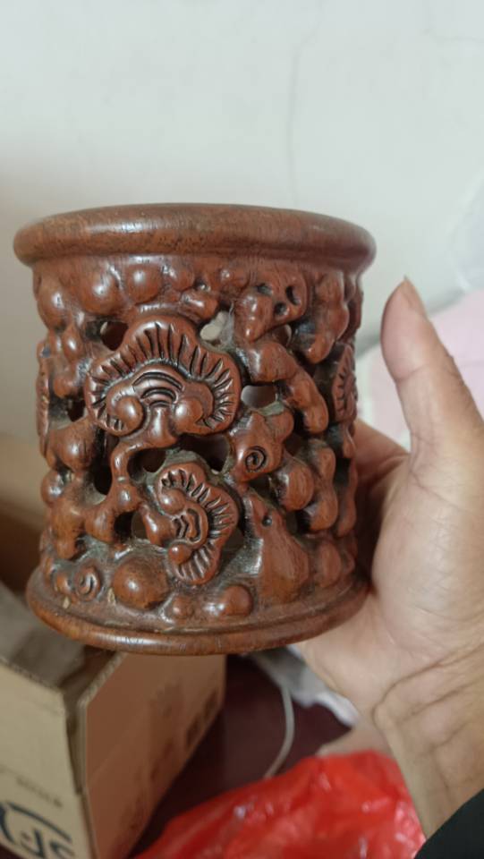 透雕镂空黄花梨笔筒